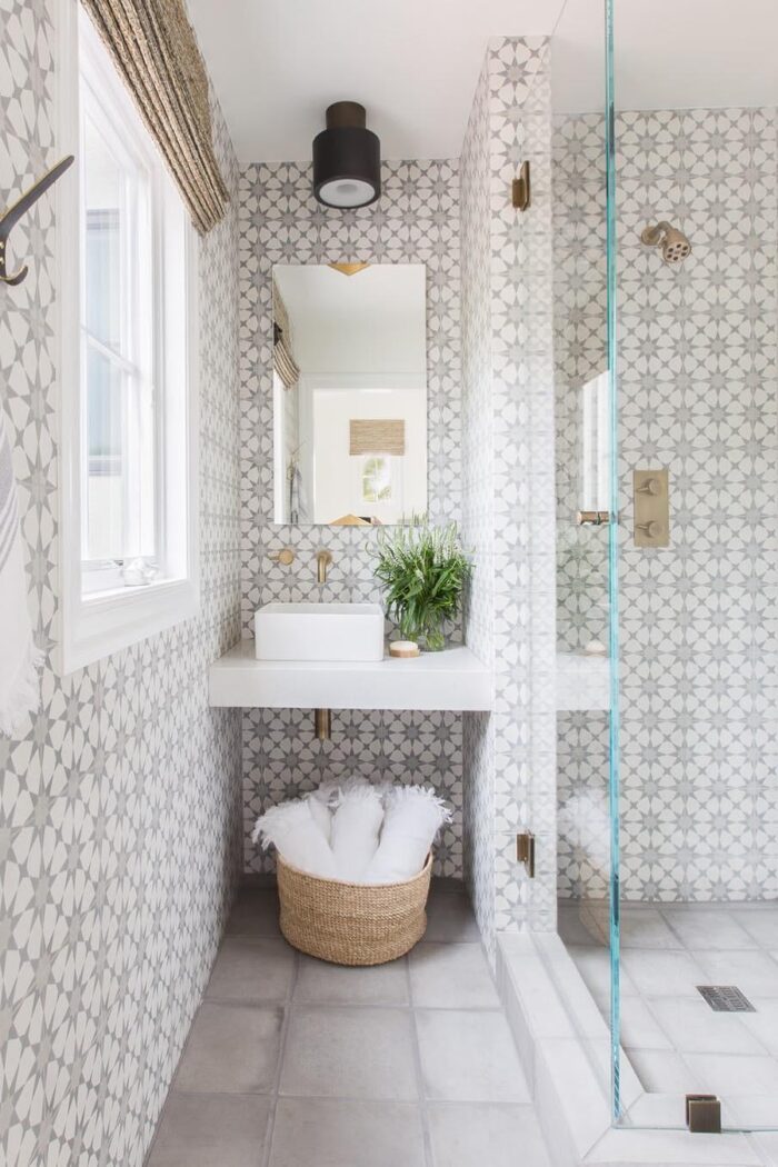 10 Small Bathroom Decor Tricks to Maximize Style & Functionality: Ingenious Ideas for Compact Spaces