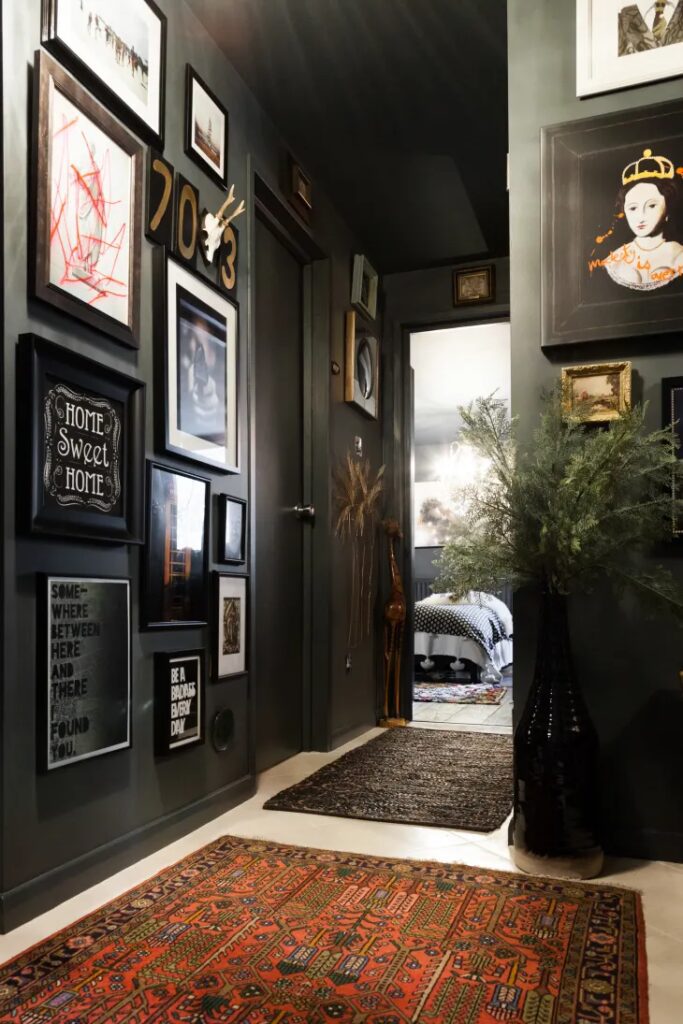Dark Paint with a Twist: Reinventing Moody Entryway Aesthetics
