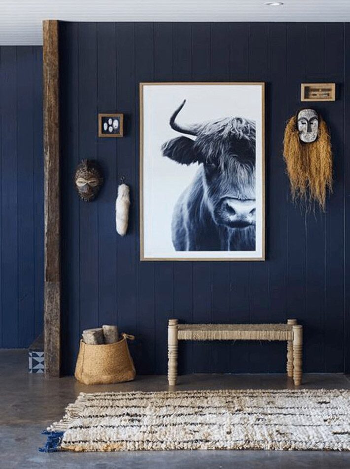 Statement Art Pieces: Personalizing Your Dark Entryway Ideas