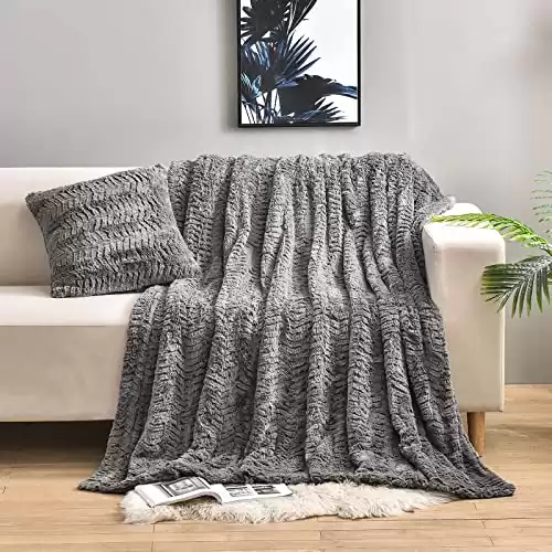YUSOKI Luxury Double Sided Faux Fur Throw Blanket